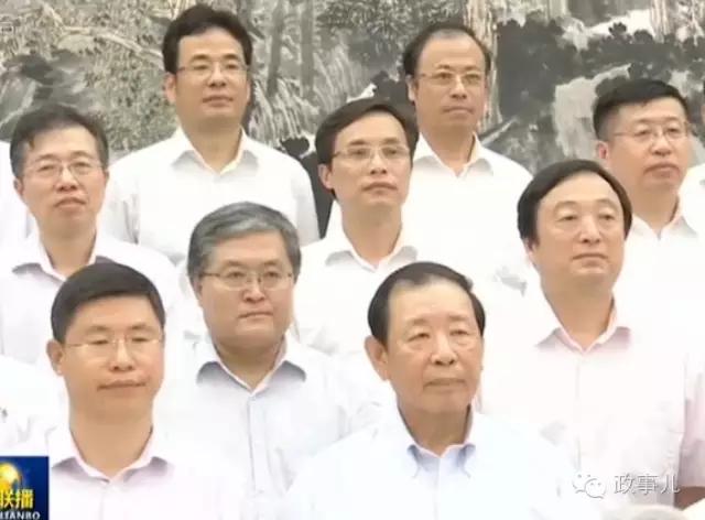前排右一为罗援