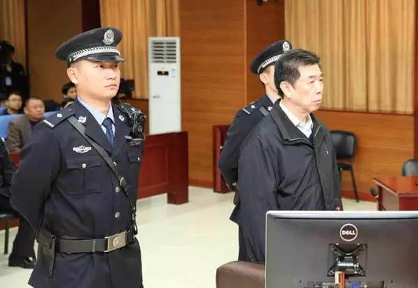 陈柏槐出庭受审