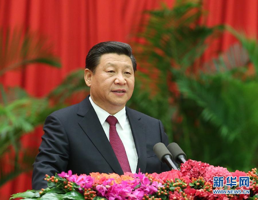 图为：2014年9月30日晚，国务院在北京人民大会堂举行国庆招待会，热烈庆祝中华人民共和国成立65周年。中共中央总书记、国家主席、中央军委主席习近平代表党中央、国务院发表重要讲话。