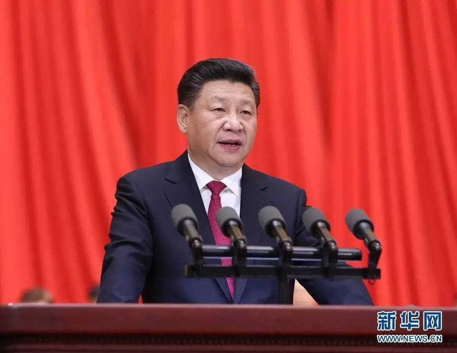 图为：2016年7月1日，庆祝中国共产党成立95周年大会在北京人民大会堂隆重举行。中共中央总书记、国家主席、中央军委主席习近平在大会上发表重要讲话。一、敬畏人民