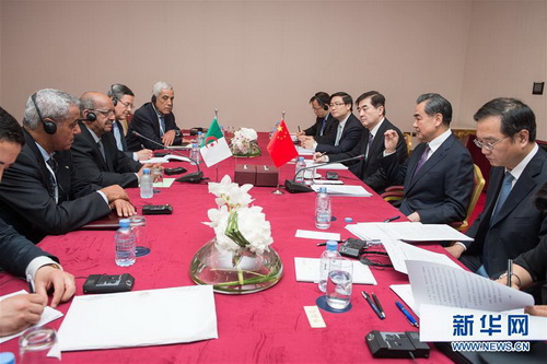 中国-阿拉伯国家合作论坛第七届部长级会议于5月12日在卡塔尔多哈举行。外交部长王毅会议前会见多个阿拉伯国家外长。其中阿尔及利亚、黎巴嫩、也门等3国明确表态支持中国南海立场，另有一国虽然没有点名南海问题，但表示对涉及中国主权等问题上予以坚定支持。