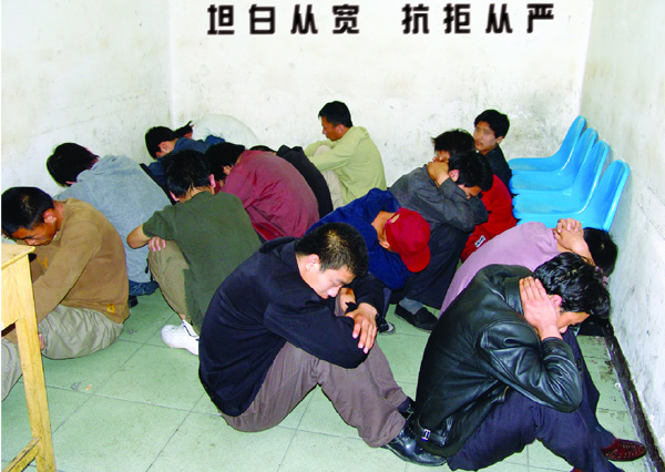 这是2005年被抓获的一群医托，但多年来医托一直非常猖獗