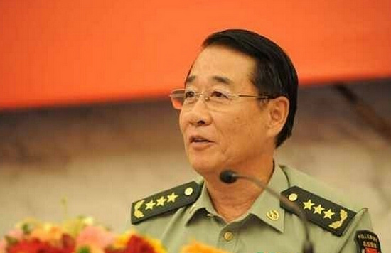 2003年，刘源担任总后副政委。当时正值解放军第十次大裁军，组织上安排刘源负责裁减人数最为集中的总后系统4所院校，并整体移交地方。这可是个“硬骨头”，因为军队的福利保障无所不包，但是地方已经基本没有铁饭碗了，社会保障体系还不完善，很多人不想离开部队。资料图：刘源上将。