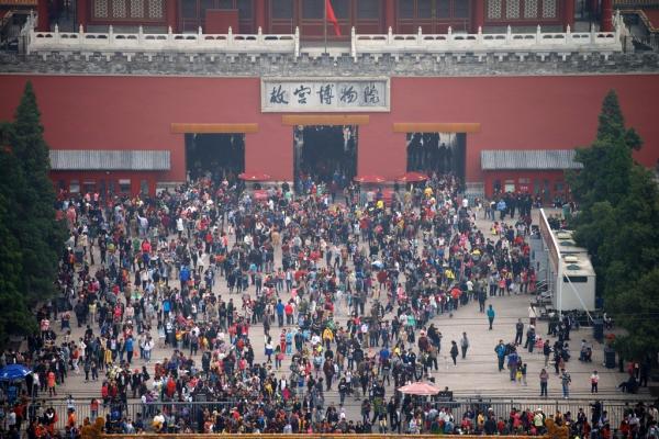 故宫门票也与威尼斯总督府等欧洲同级别景点的门票或美国的国家公园门票的价格依然处于一个水平。 澎湃资料