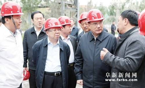 王珉（右二）与王阳（前左二）