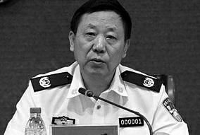 他即将年满64岁，是一名副省部级高官，还是一名从警40年的高级警官，甚至担任过公安厅长的职务，然而就是这样一个人，竟然亲自驾车直扑异地，趁夜黑风高之时杀人！他是如何行凶的？被杀害的女性又是谁？是什么让他做出如此过激的举动？围绕着内蒙古自治区政协原副主席赵黎平（已退休）的杀人事件，一系列疑团还在困扰着人们。