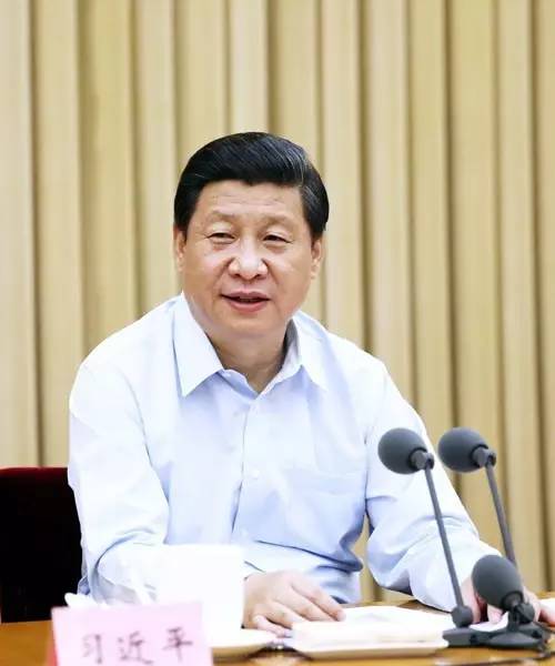 图为：2013年6月28日，中共中央总书记、国家主席、中央军委主席习近平在全国组织工作会议上发表重要讲话。二、敬畏组织