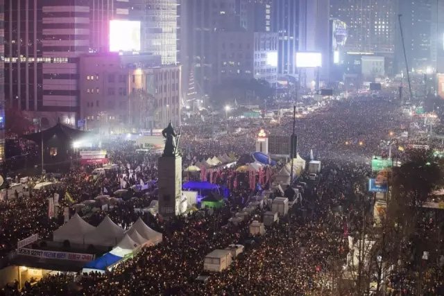 去年年底，韩国《教授新闻》公布了2016年的“年度四字成语”——君舟民水。