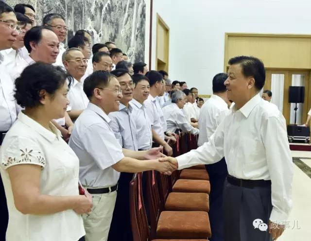 “政事儿”(微信ID：gcxxjgzh)注意到，跟刘云山一起慰问专家的还有中央政治局委员、国务院副总理马凯，中央政治局委员、中组部部长赵乐际，中组部常务副部长陈希，人力资源和社会保障部部长、中组部副部长尹蔚民，中组部副部长兼秘书长高选民等。